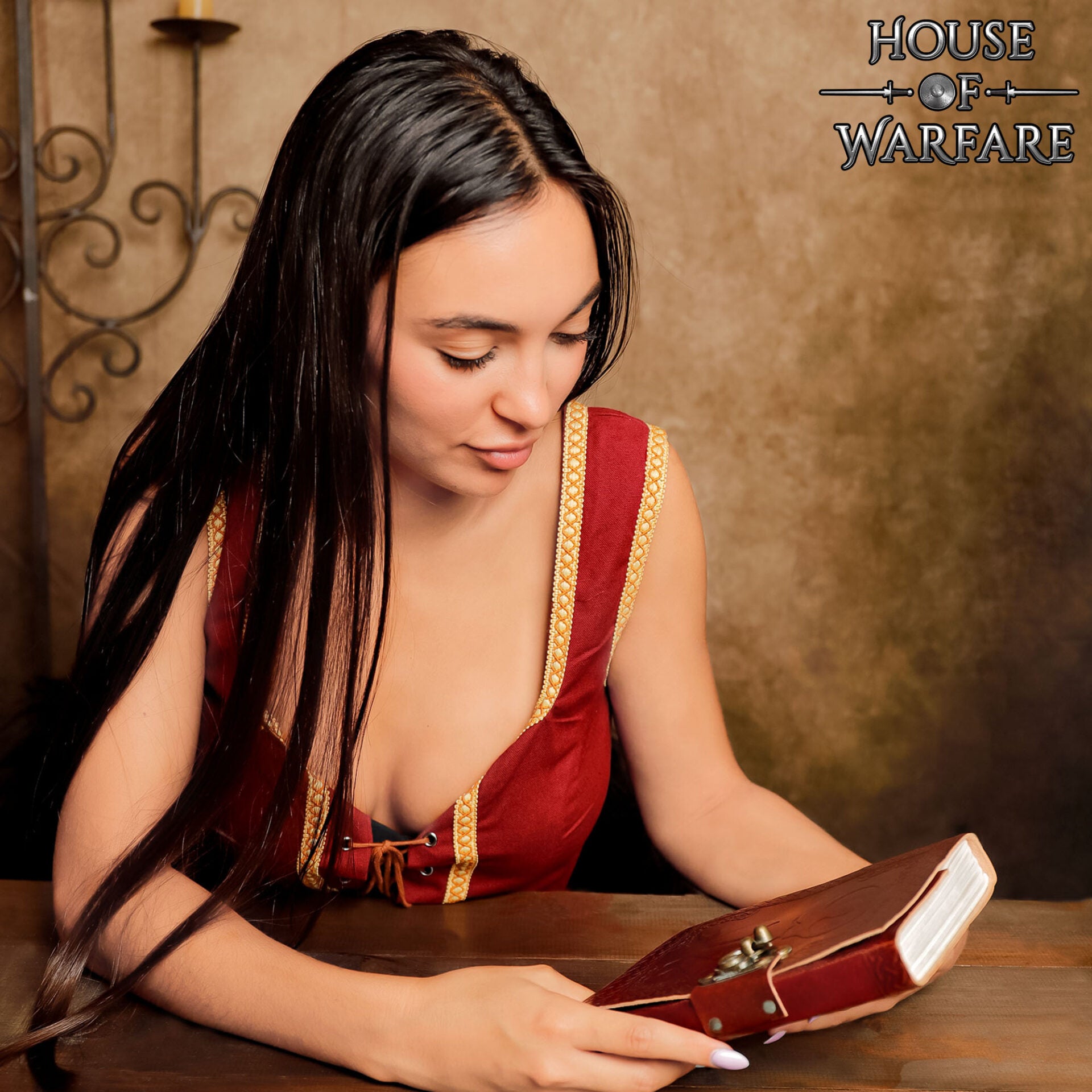 Diario de Cuero Repujado Diosa Medieval - Diario Hecho a Mano con Cerradura de Latón - Imagen 5