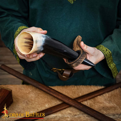 Soporte de Madera Artesanal para Cuerno de Vikingo con Forro de Ante - Expositor Rústico - Imagen 8