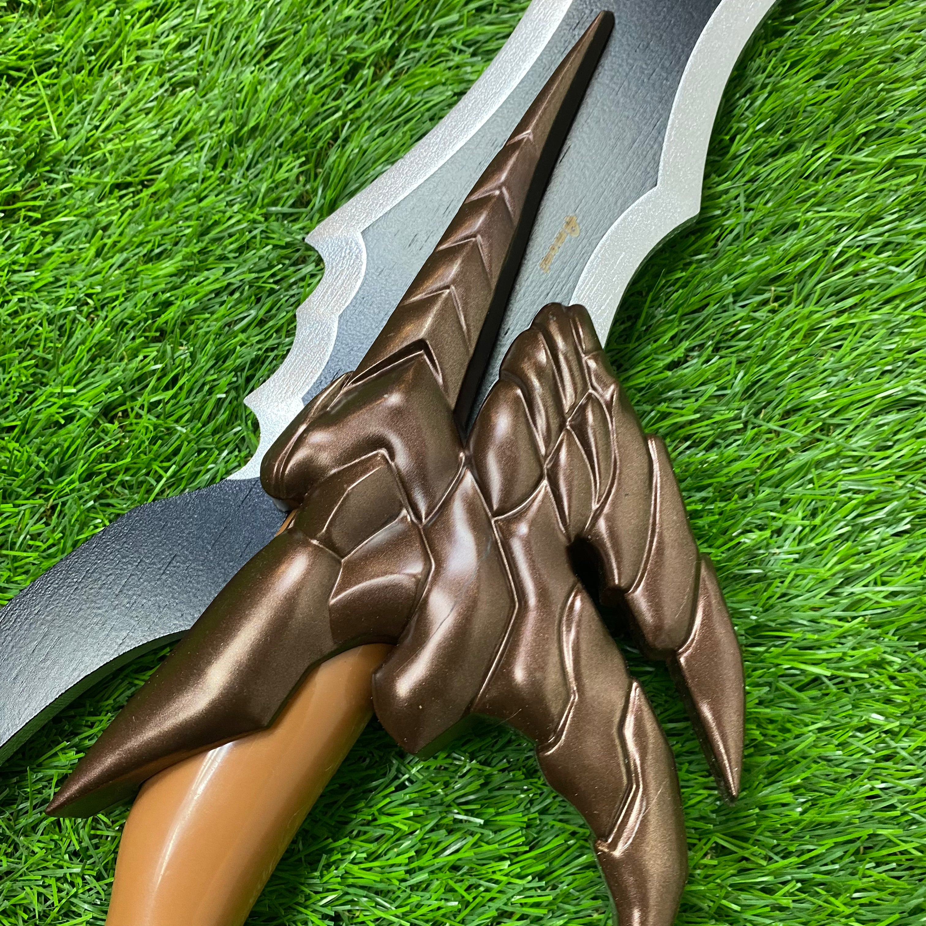 Daga de Bambú Colmillo de Veneno de Kasaka Solo Leveling C/Defectos N88