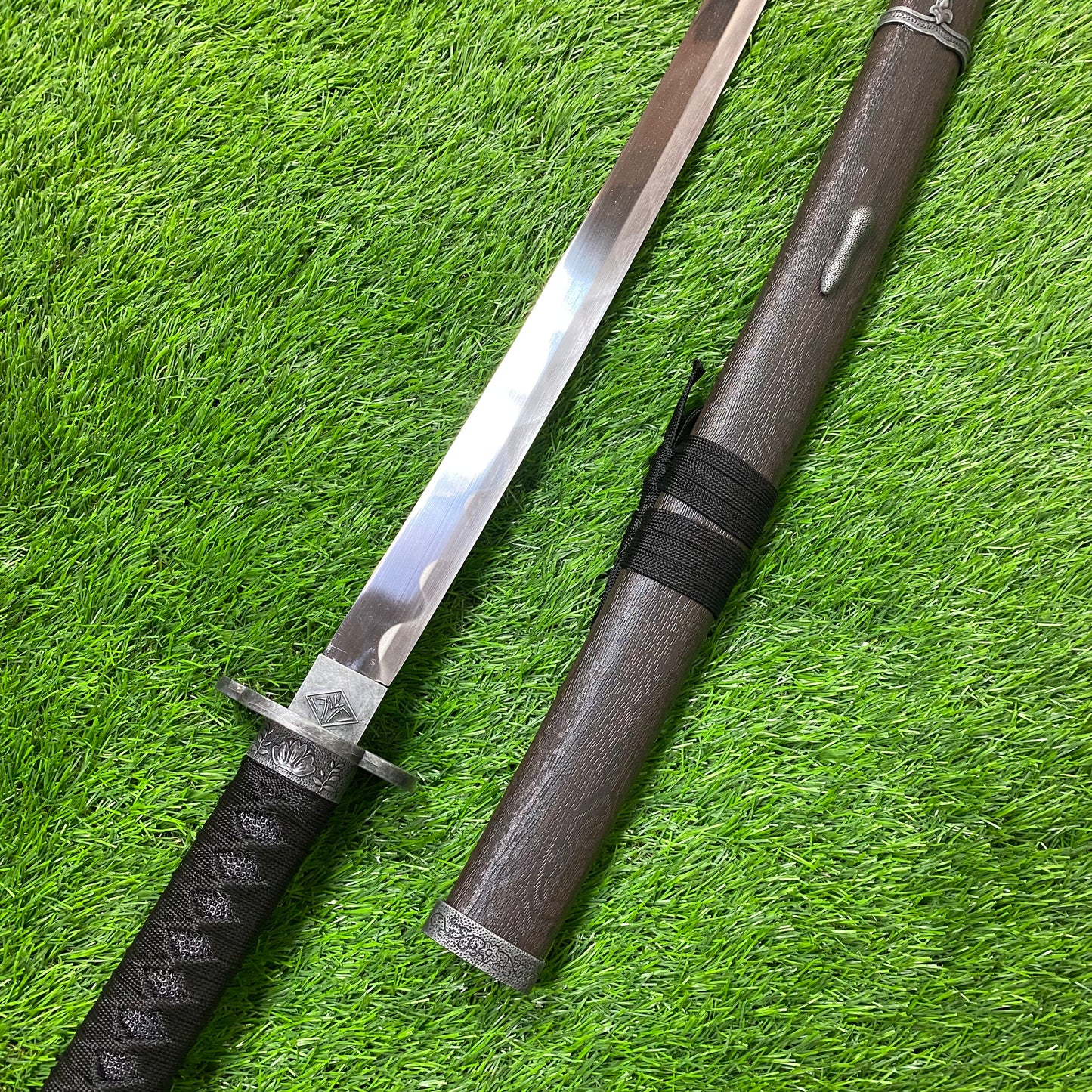 Katana Decorativa La Hoja del Shinobi Oscuro de Sekiro C/Defectos N89