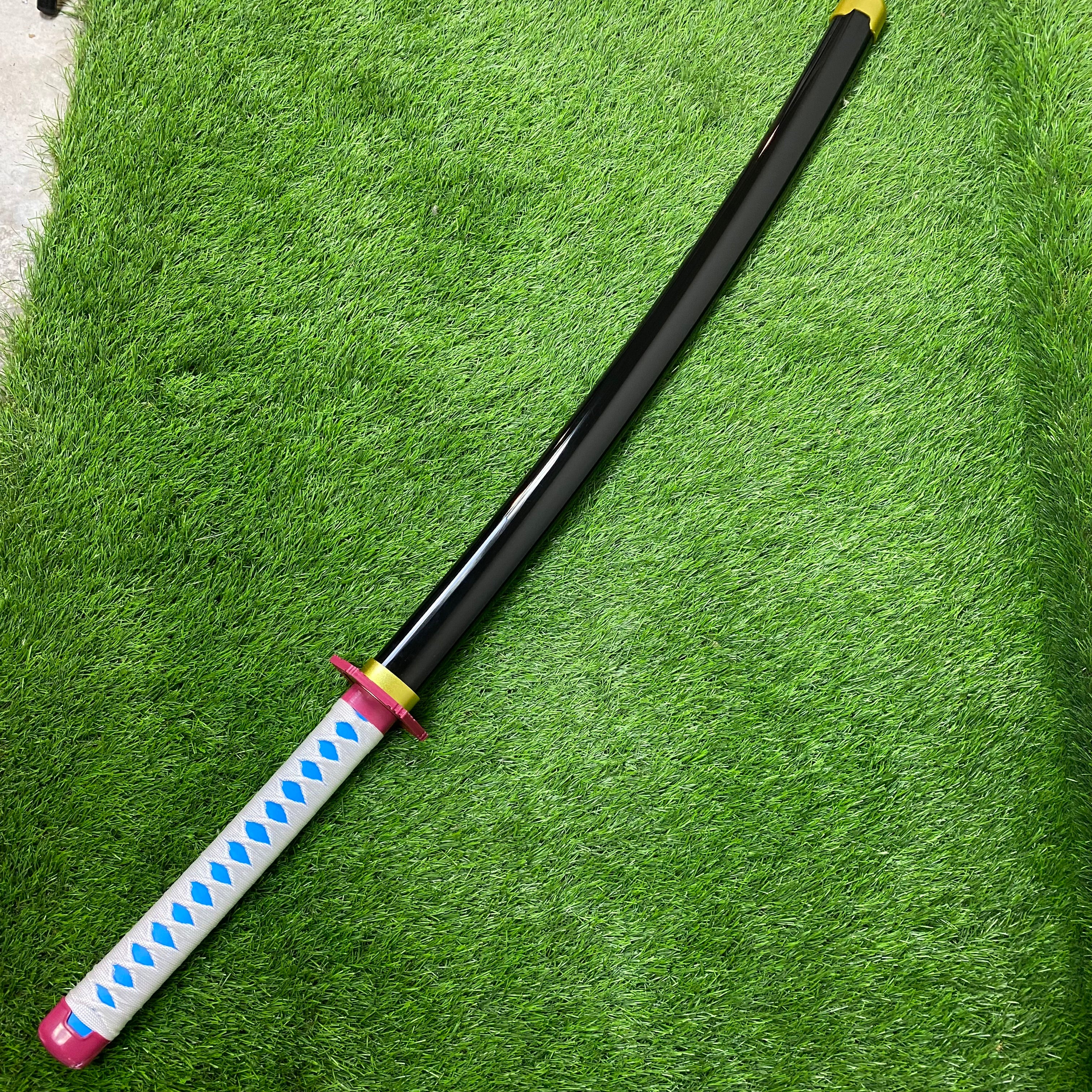 Katana Giyuu Tomioka de bambú ornamental C/Defectos N113