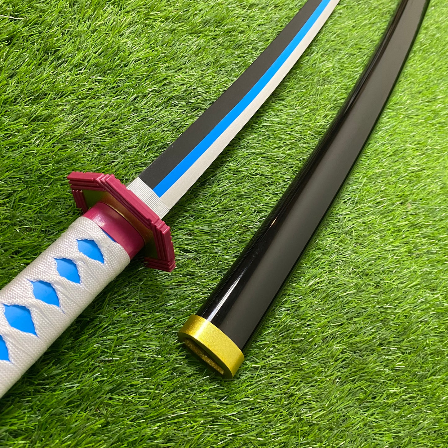Katana Giyuu Tomioka de bambú ornamental C/Defectos N113