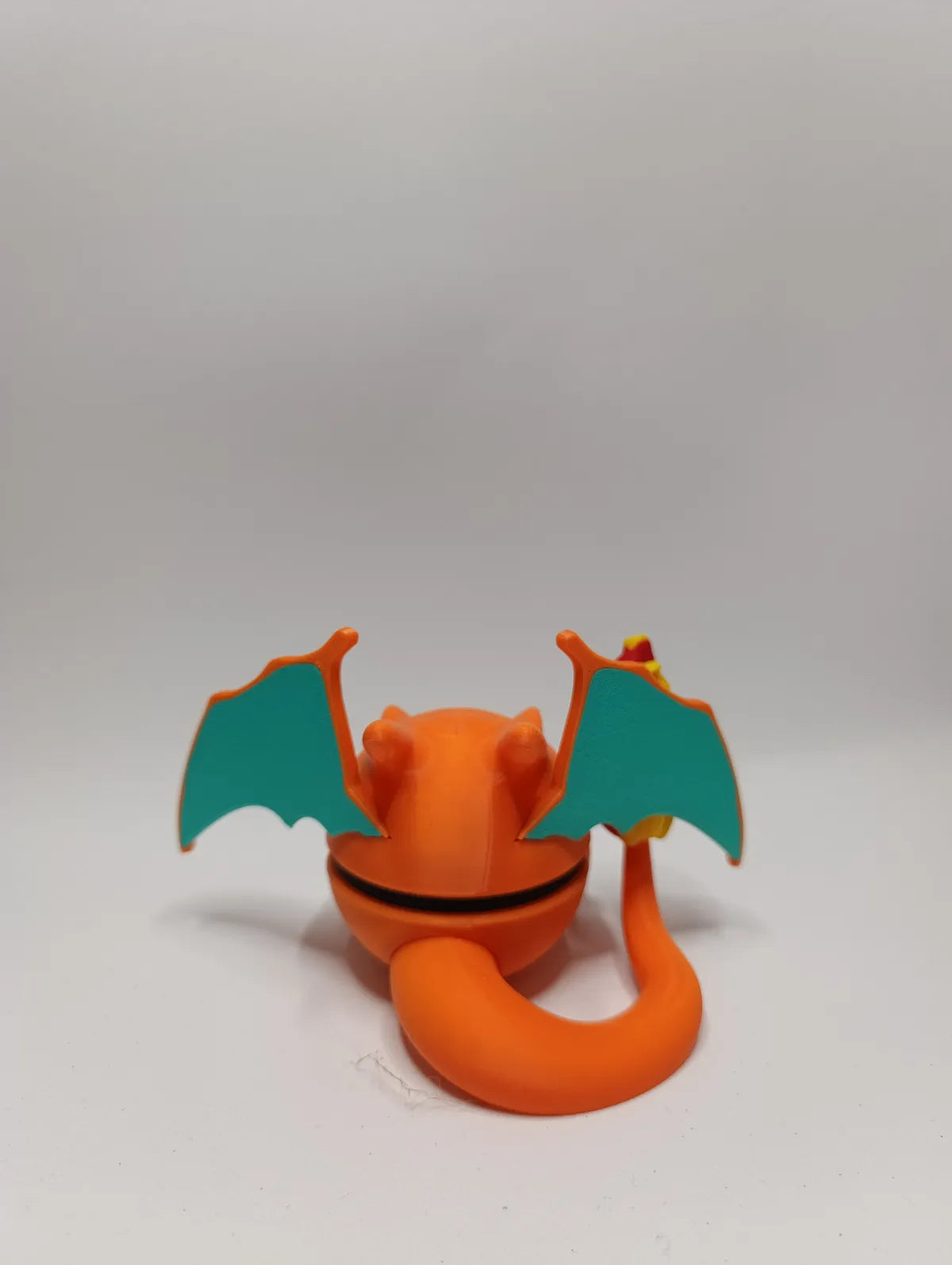 Poké Ball Charizard Coleccionable de Alta Calidad