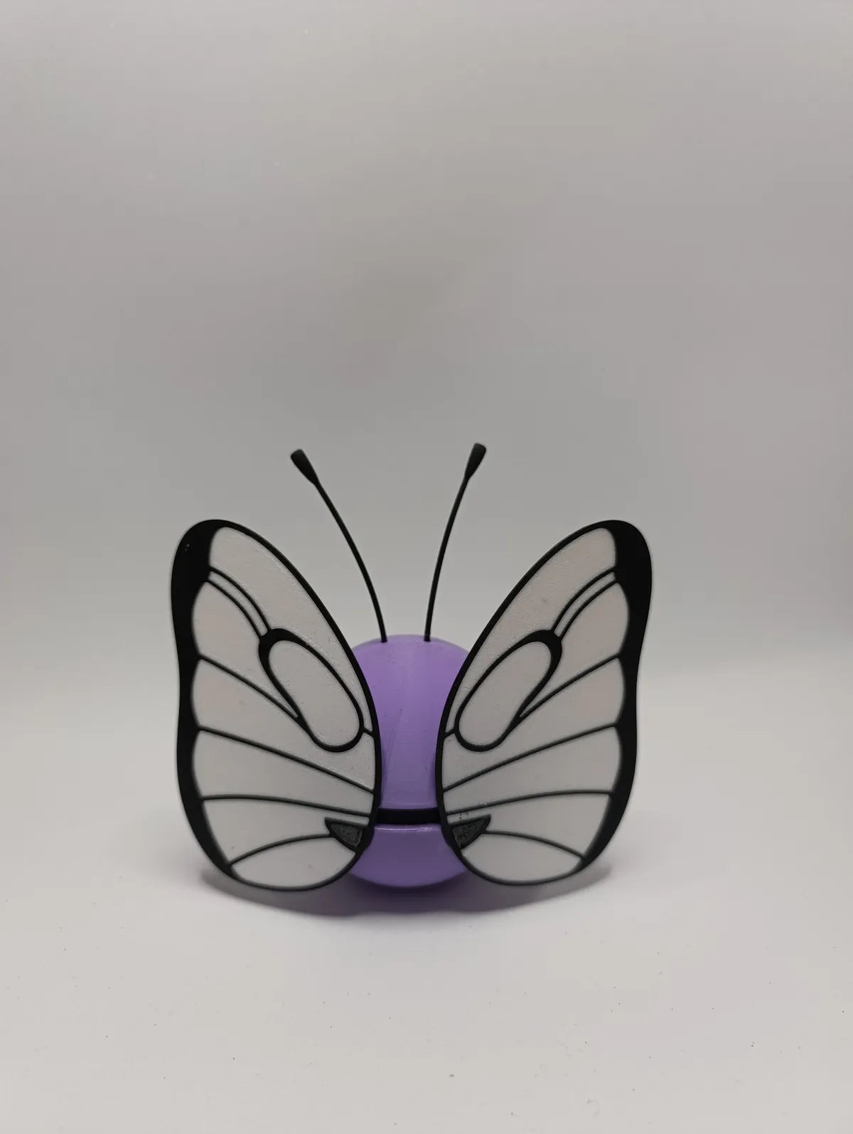 Poké Ball Butterfree Réplica Coleccionable