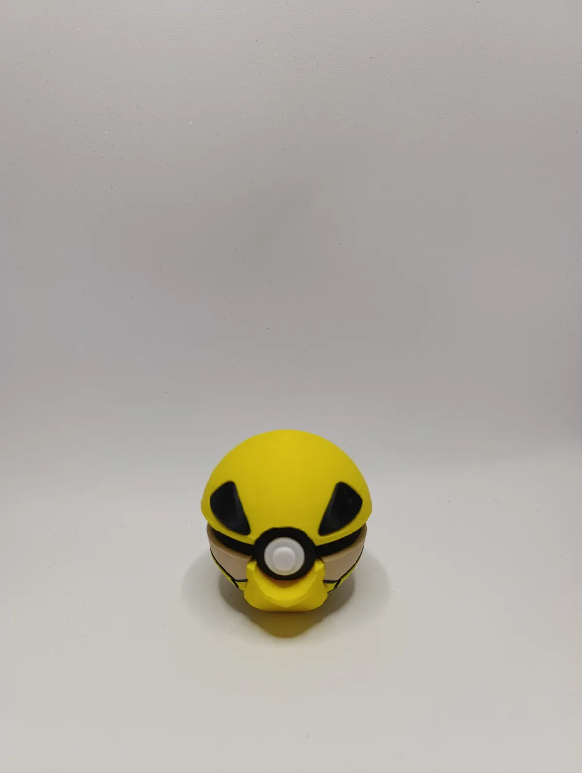 Poké Ball Kakuna Réplica Coleccionable
