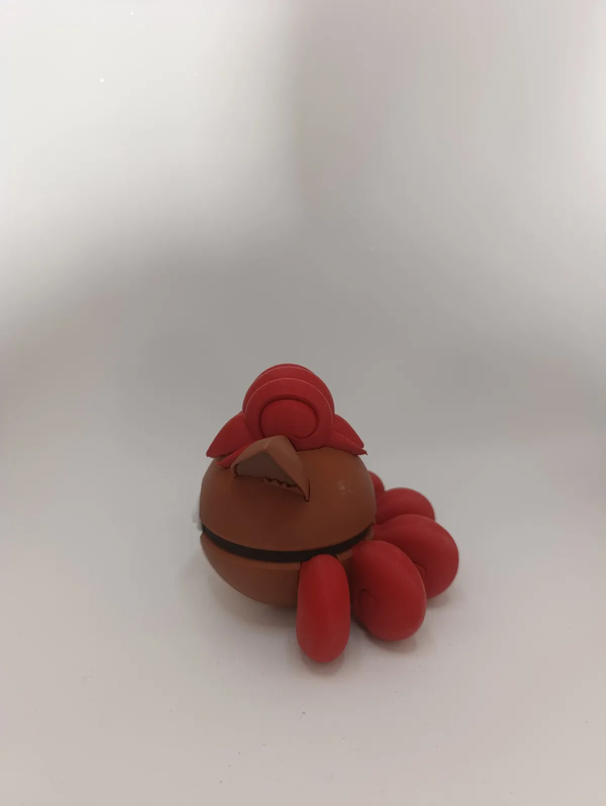 Réplica colecionável do Vulpix na Pokébola