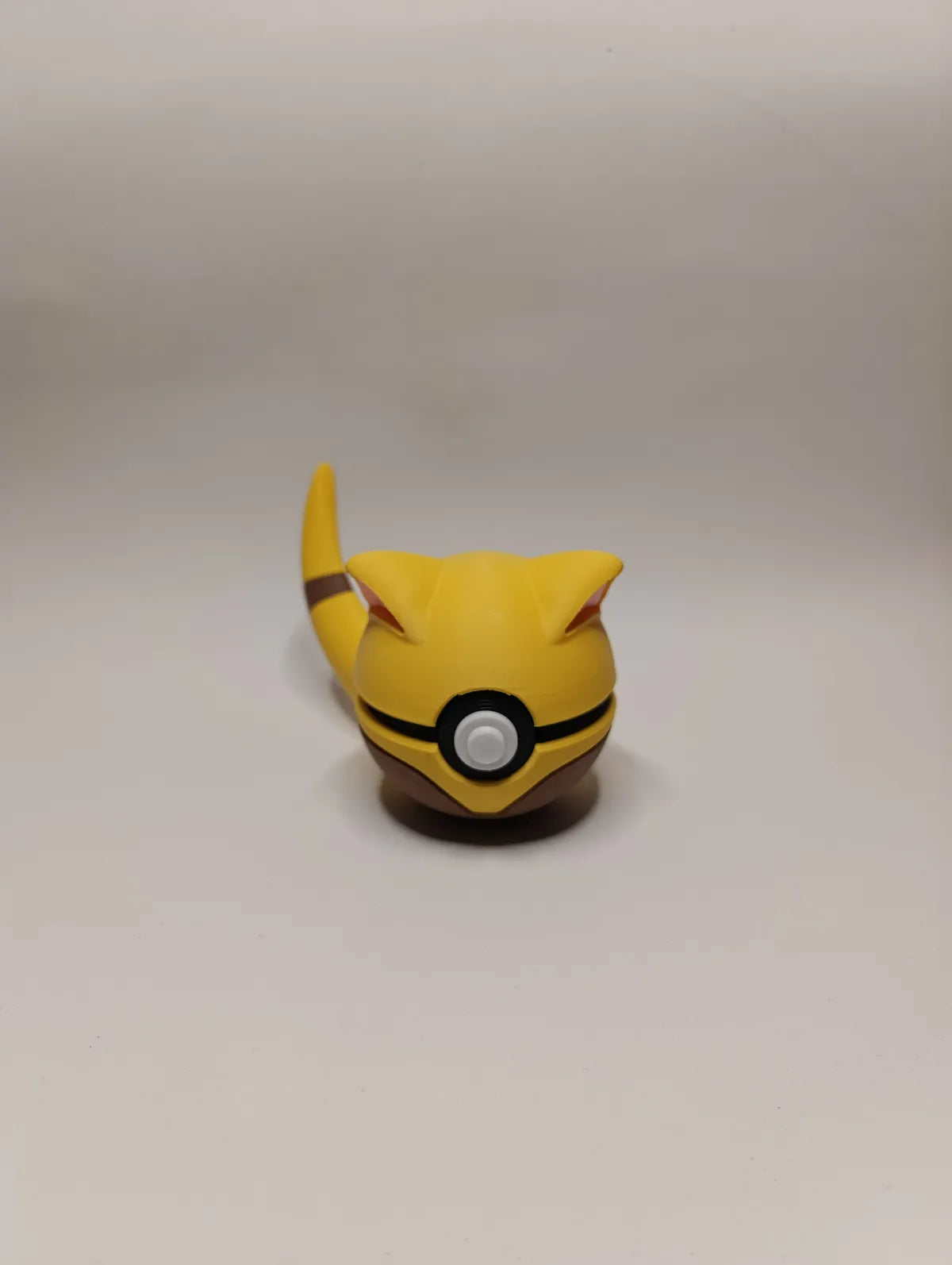 Poké Ball Abra Réplica Coleccionable
