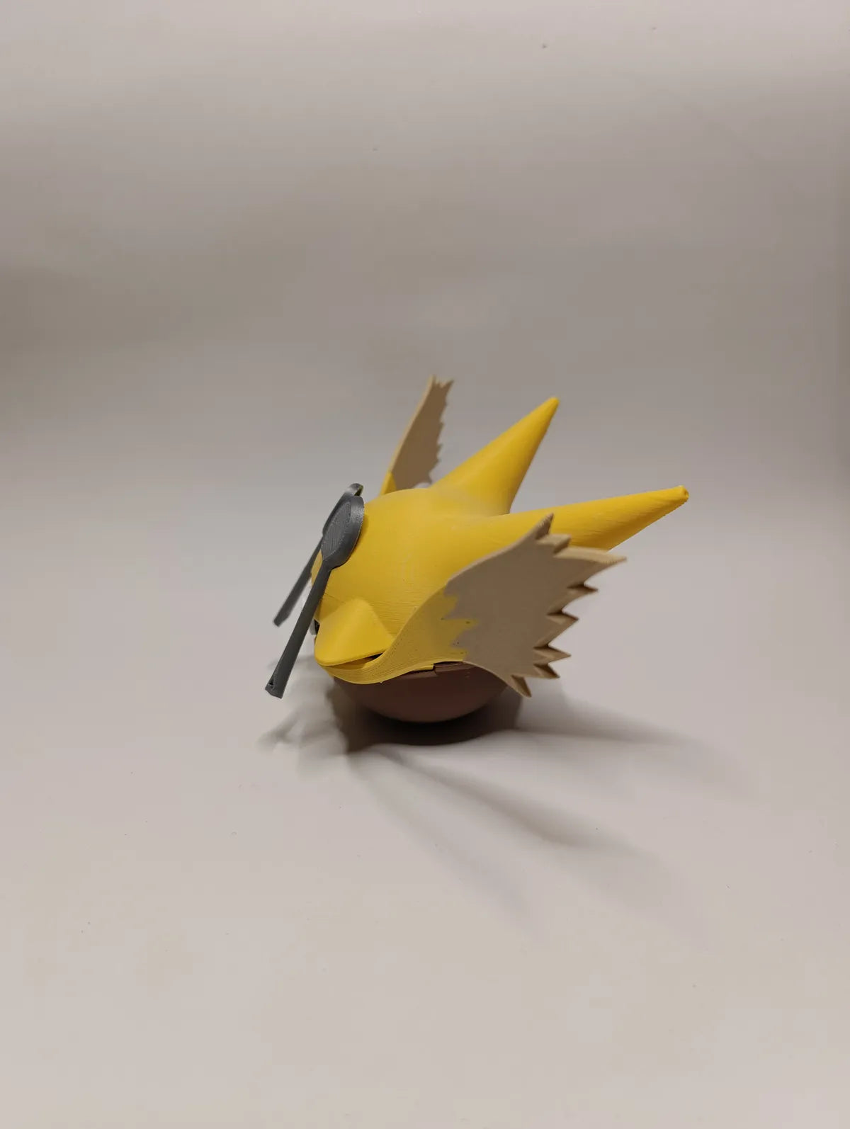 Réplica colecionável da Poké Ball Alakazam