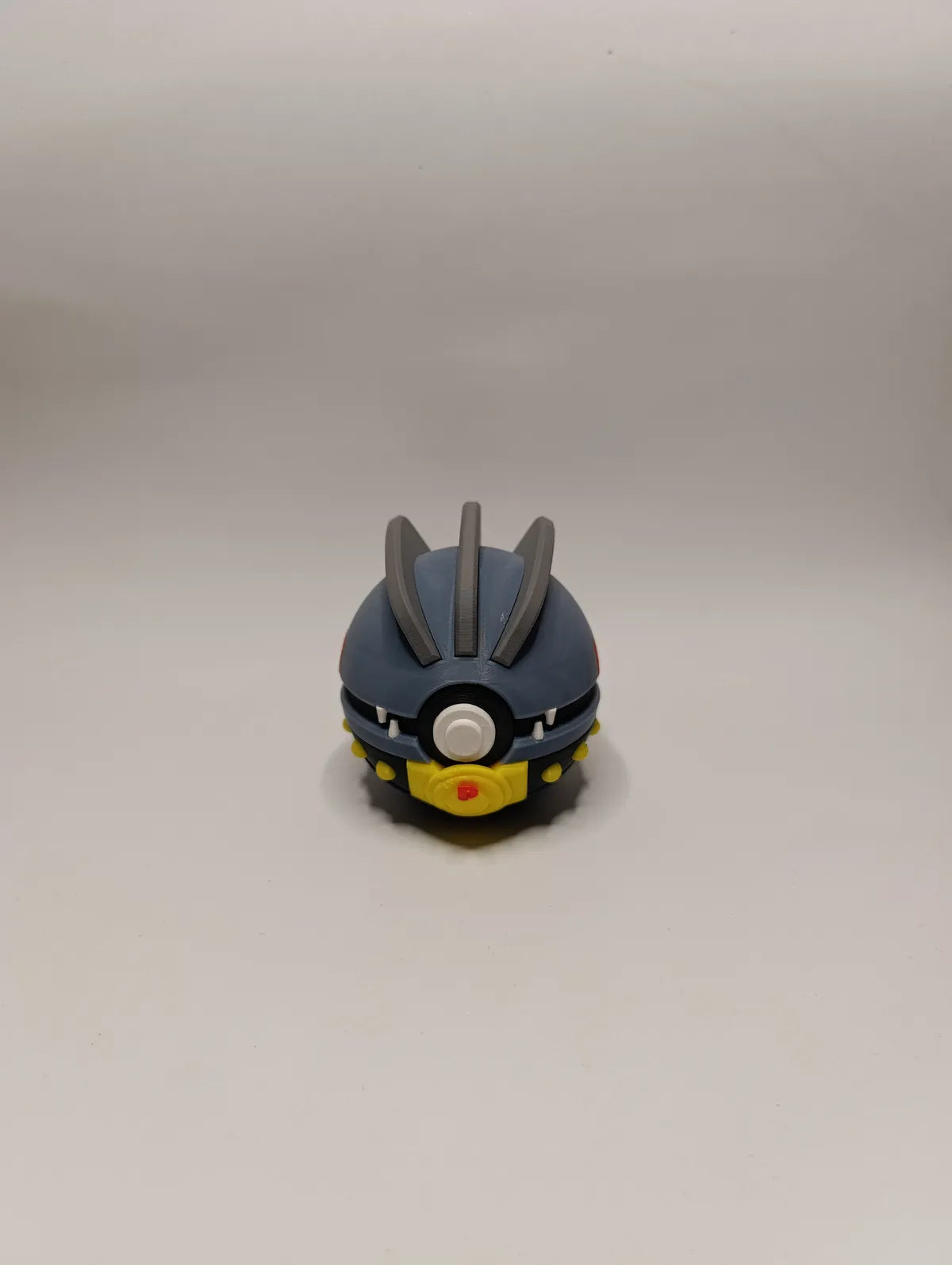 Poké Ball Machoke Coleccionable de Alta Calidad