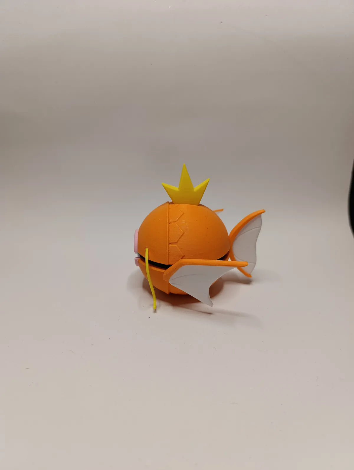 Poké Ball Magikarp Réplica Coleccionable