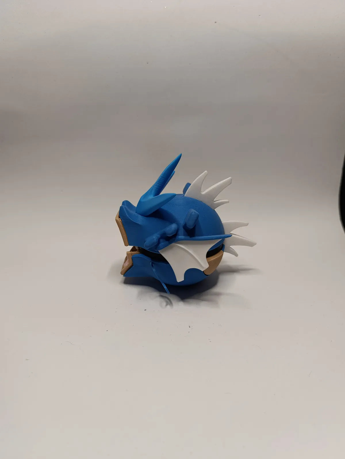 Poké Ball Gyarados Réplica Coleccionable