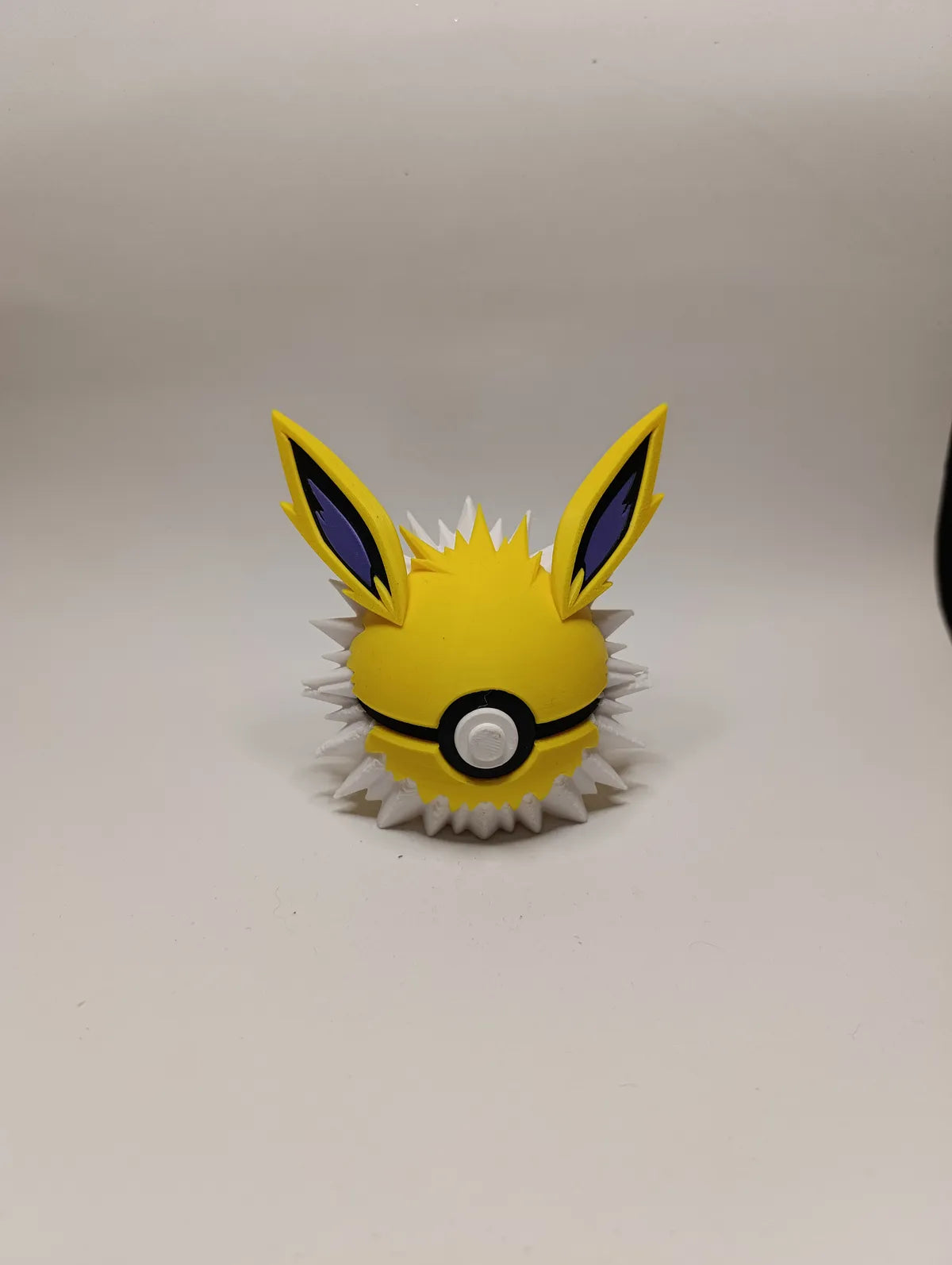 Poké Ball Jolteon Réplica Coleccionable