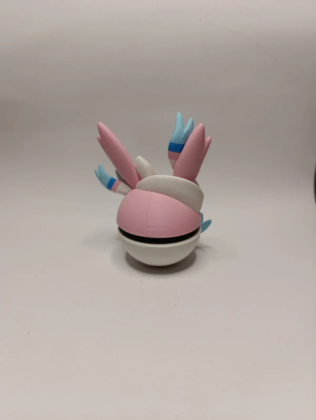 Poké Ball Sylveon Réplica Coleccionable