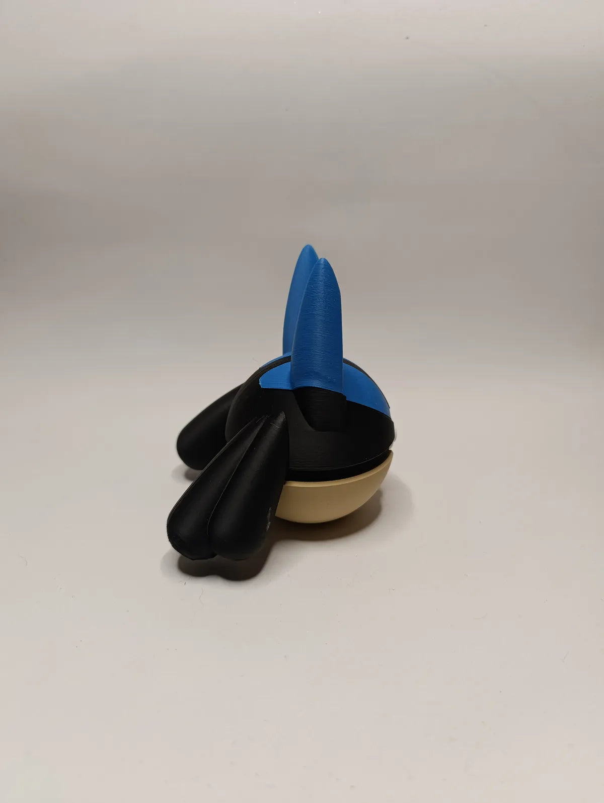 Réplica colecionável da Pokébola do Lucario