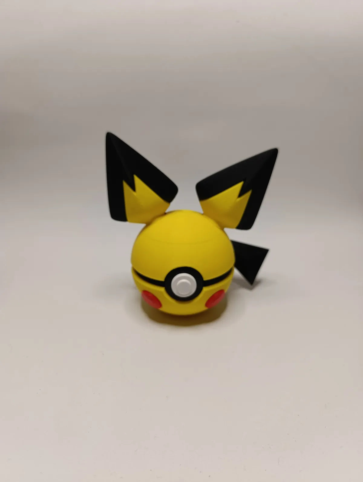 Poké Ball Pichu Réplica Coleccionable
