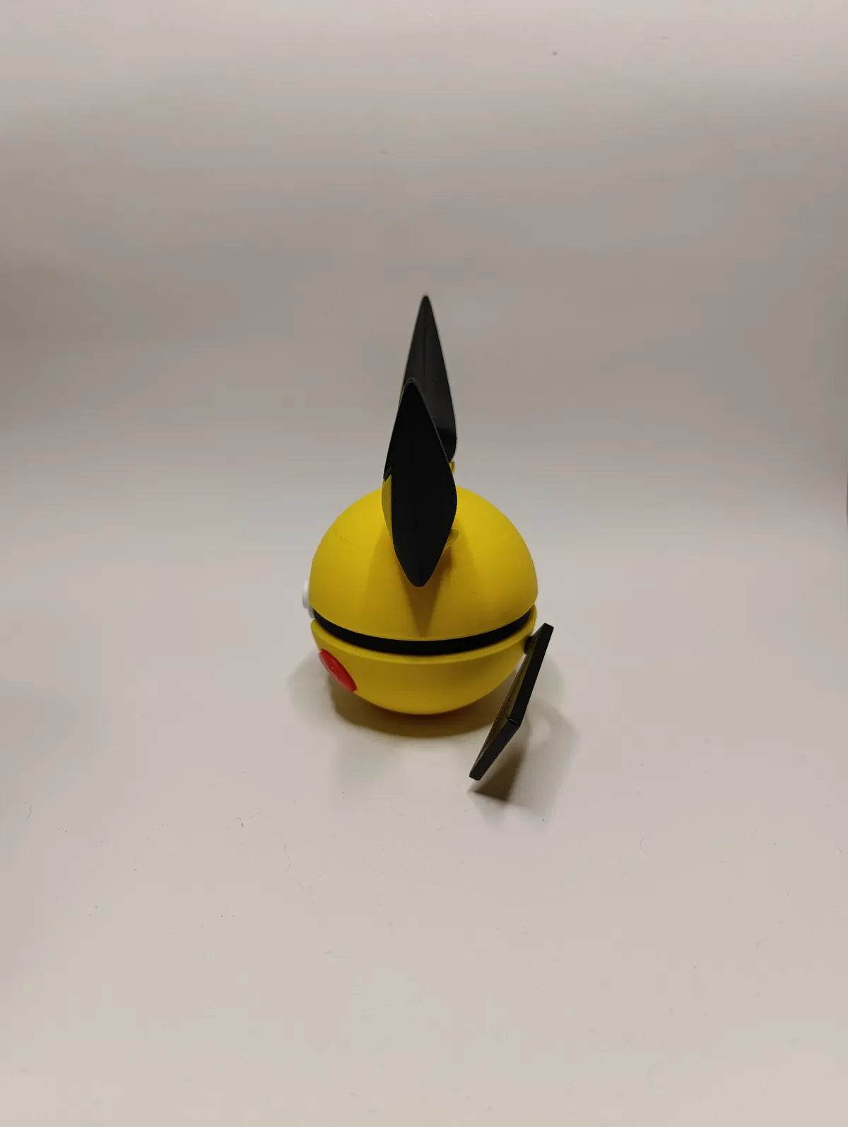 Réplica colecionável da Pokébola Pichu