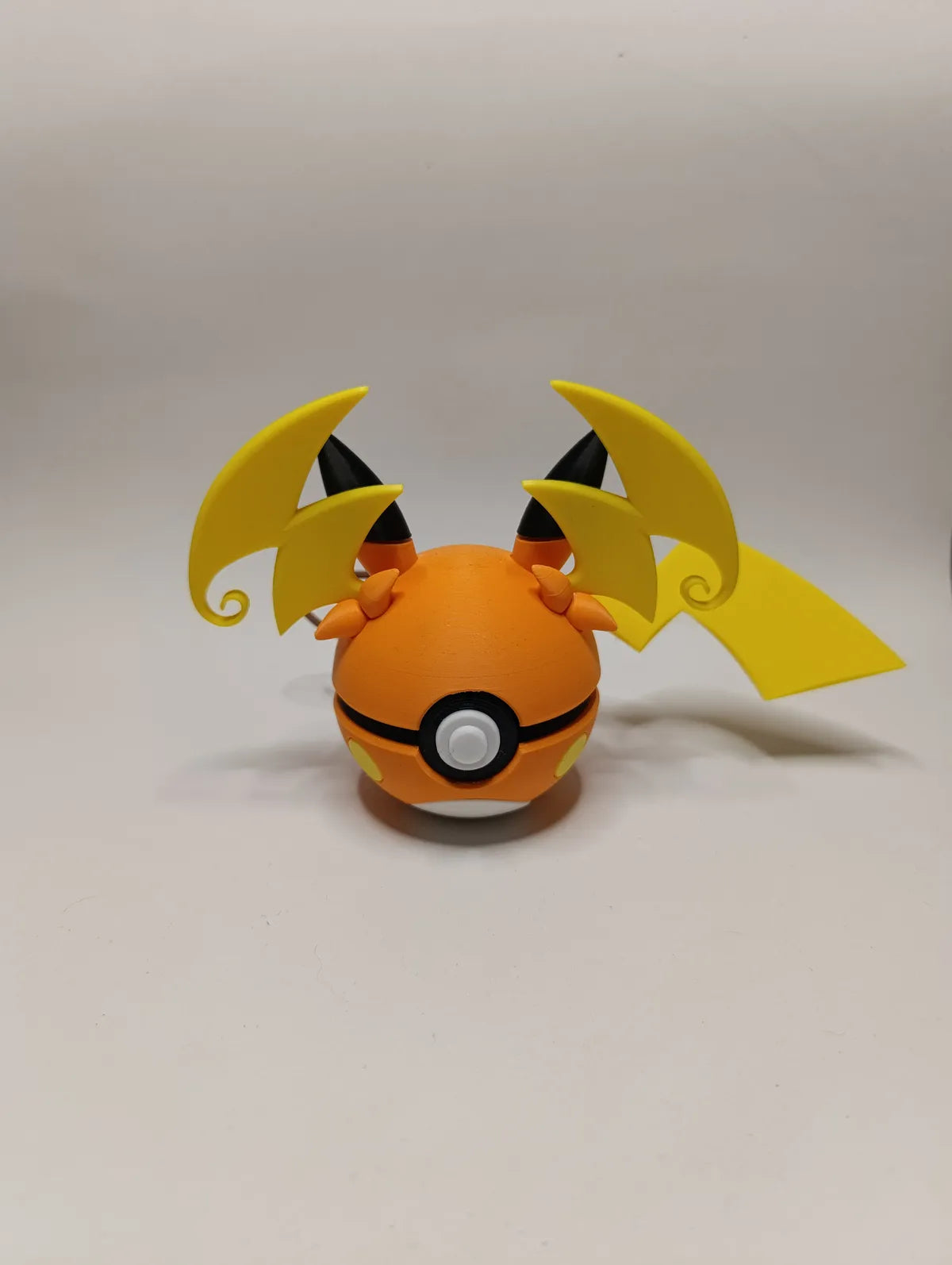 Poké Ball Raichu Coleccionable de Alta Calidad