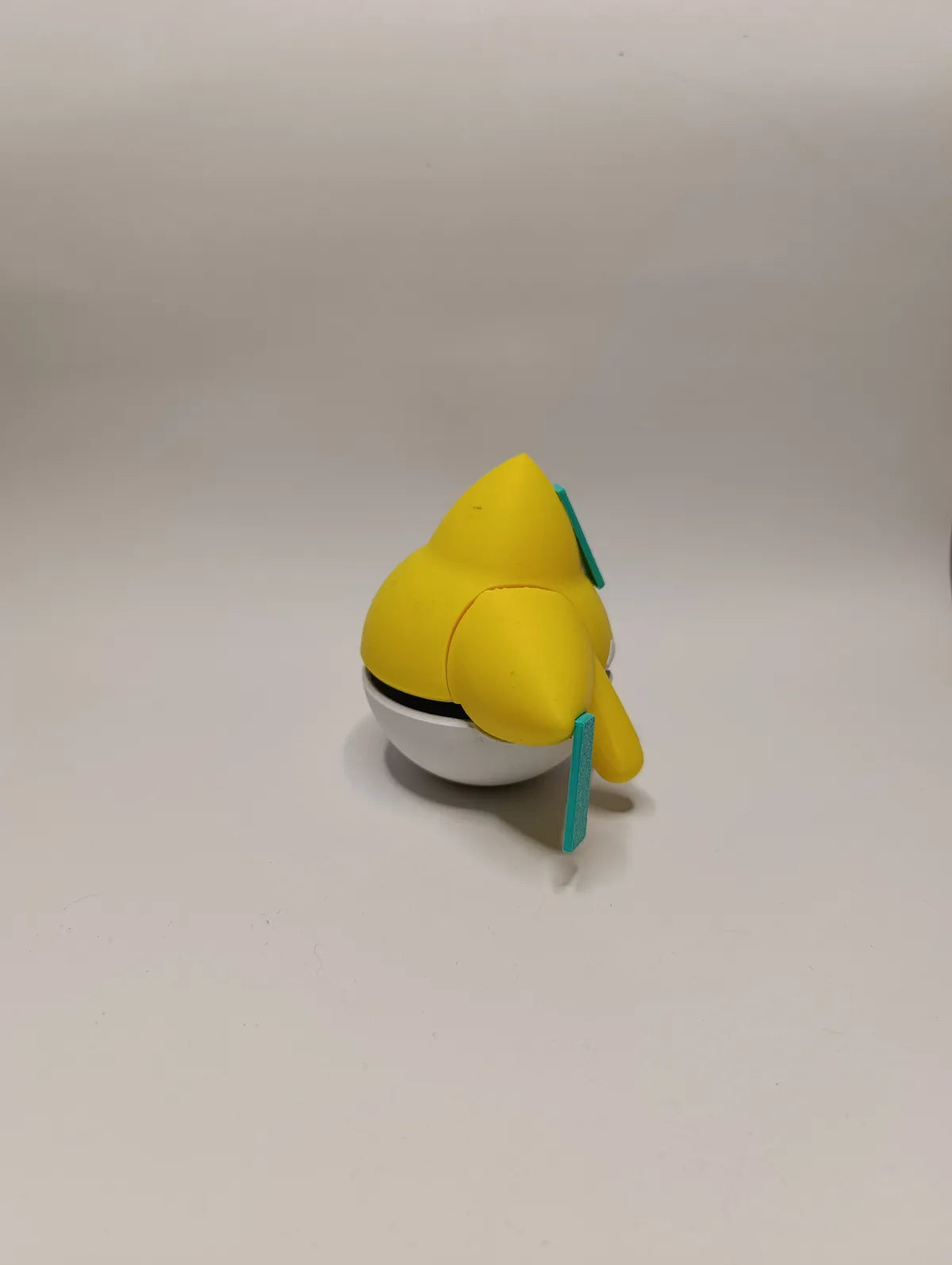 Poké Ball Jirachi Réplica Coleccionable