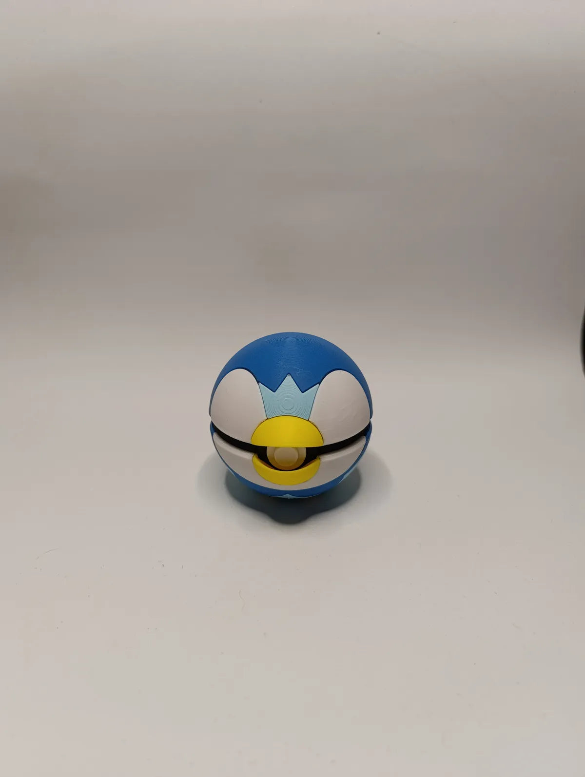 Poké Ball Piplup Réplica Coleccionable