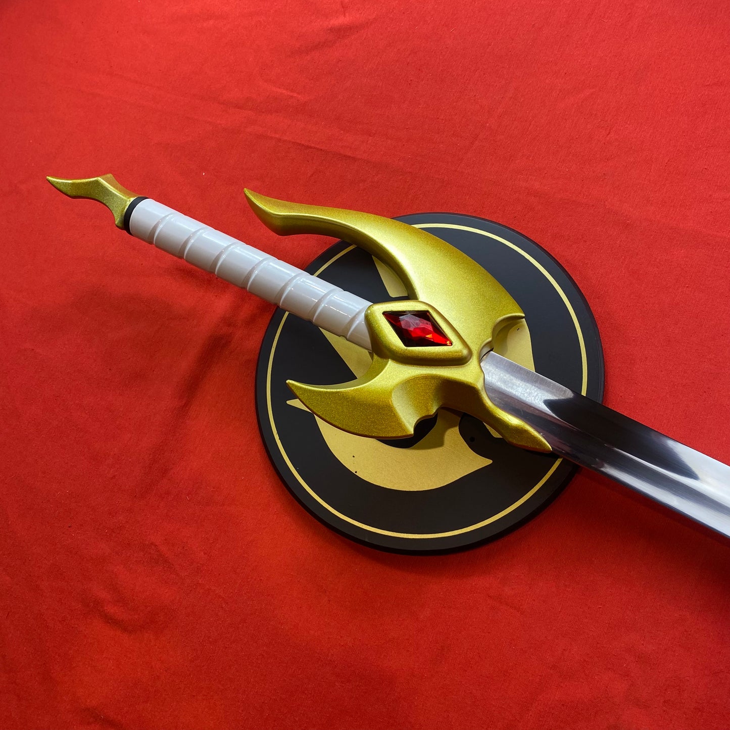 Espada Decorativa Luz de Cha Hae-In – Solo Leveling C/Defectos N140