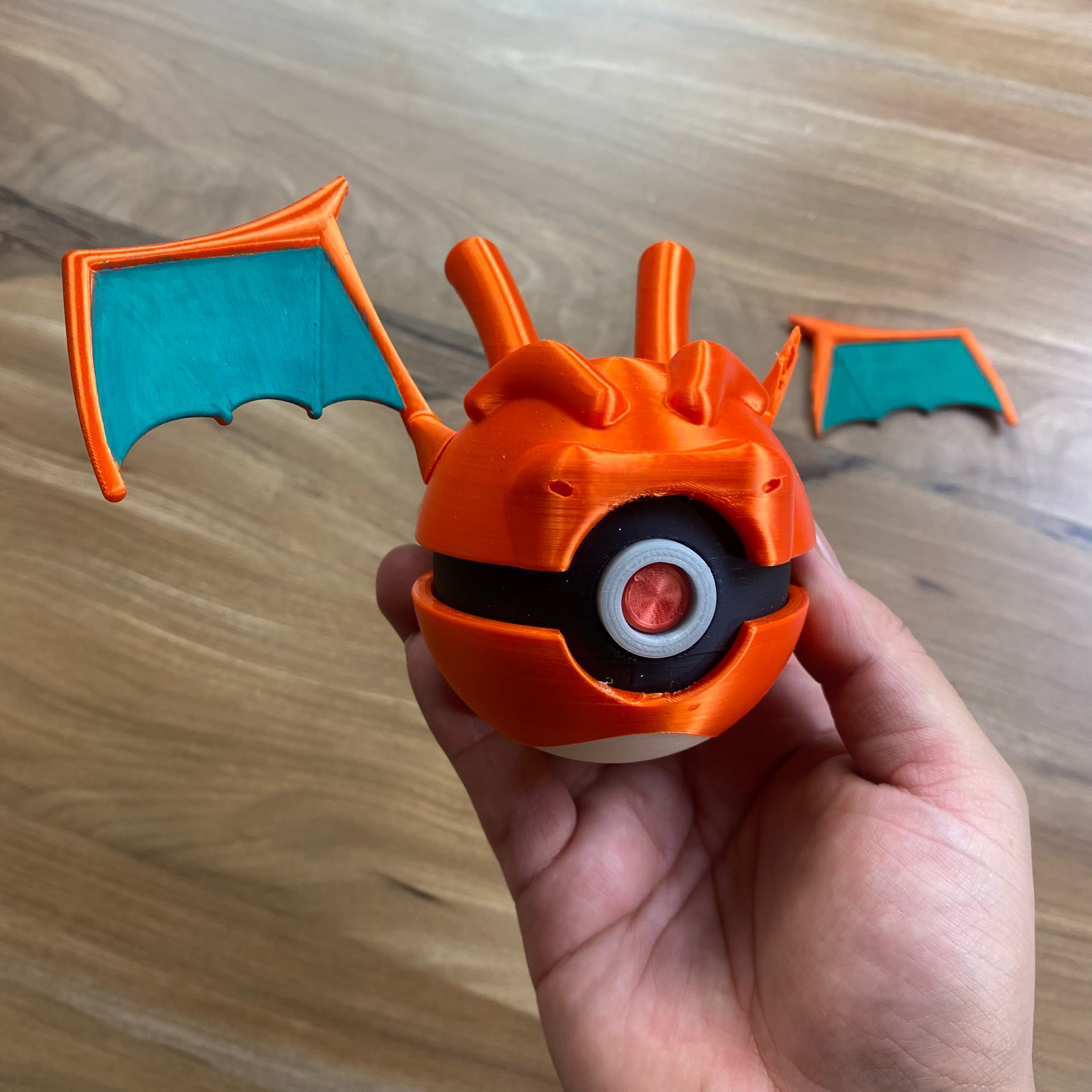 POKEBALL CHARIZARD C/Defectos N56