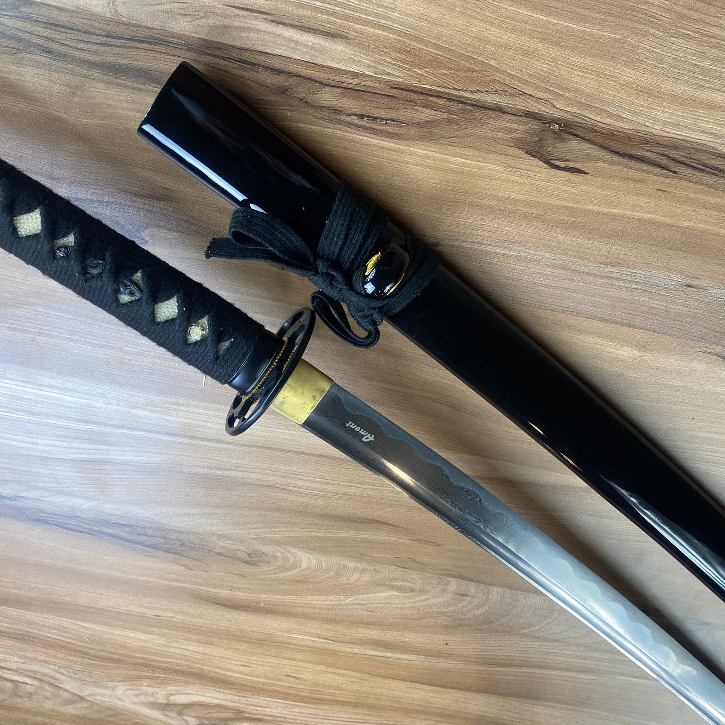 Katana Funcional Acero de Damasco con Vaina Negra C/Defectos n72