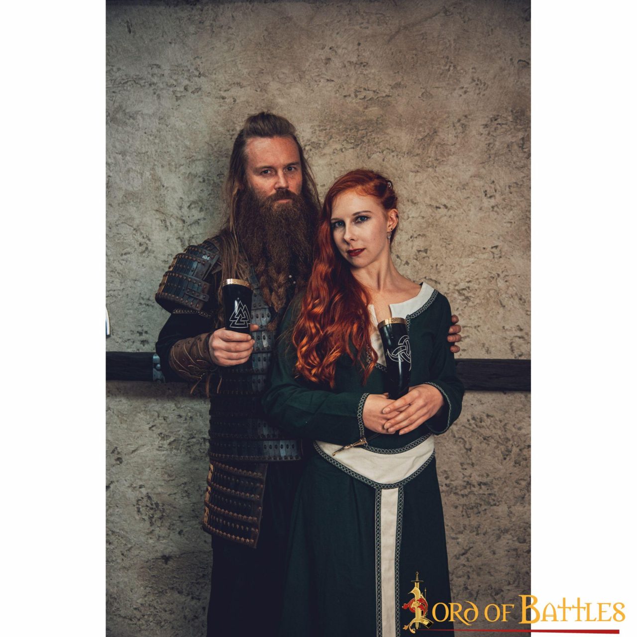 Cuerno para Beber Vikingo con Grabado Valknut - Cuerno de Buey Natural Pulido con Borde y Punta de Latón - Imagen 17