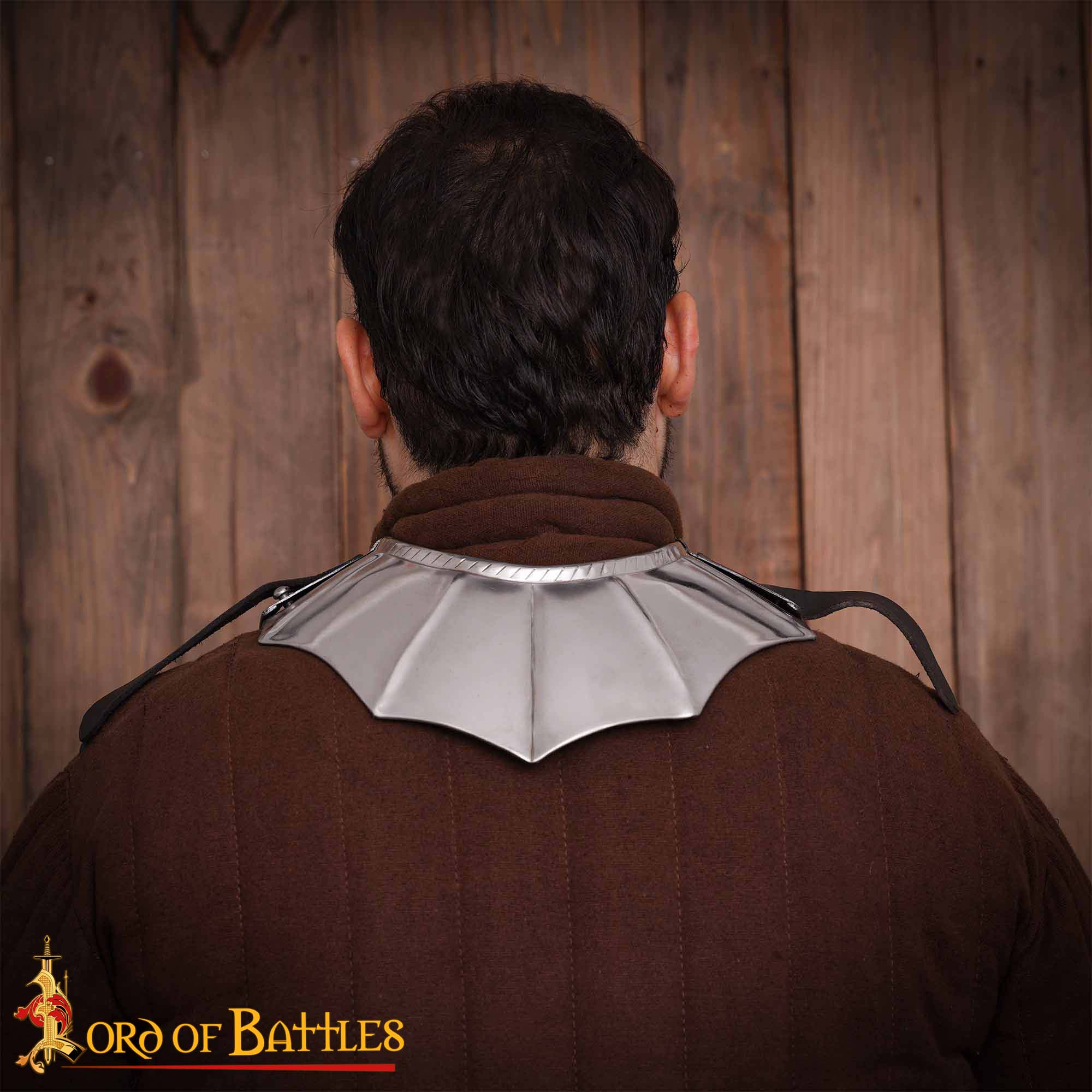 Gorget Caballero Gótico con Bordes Estriados y Diseño de Cuerda Calibre 16 - Imagen 6