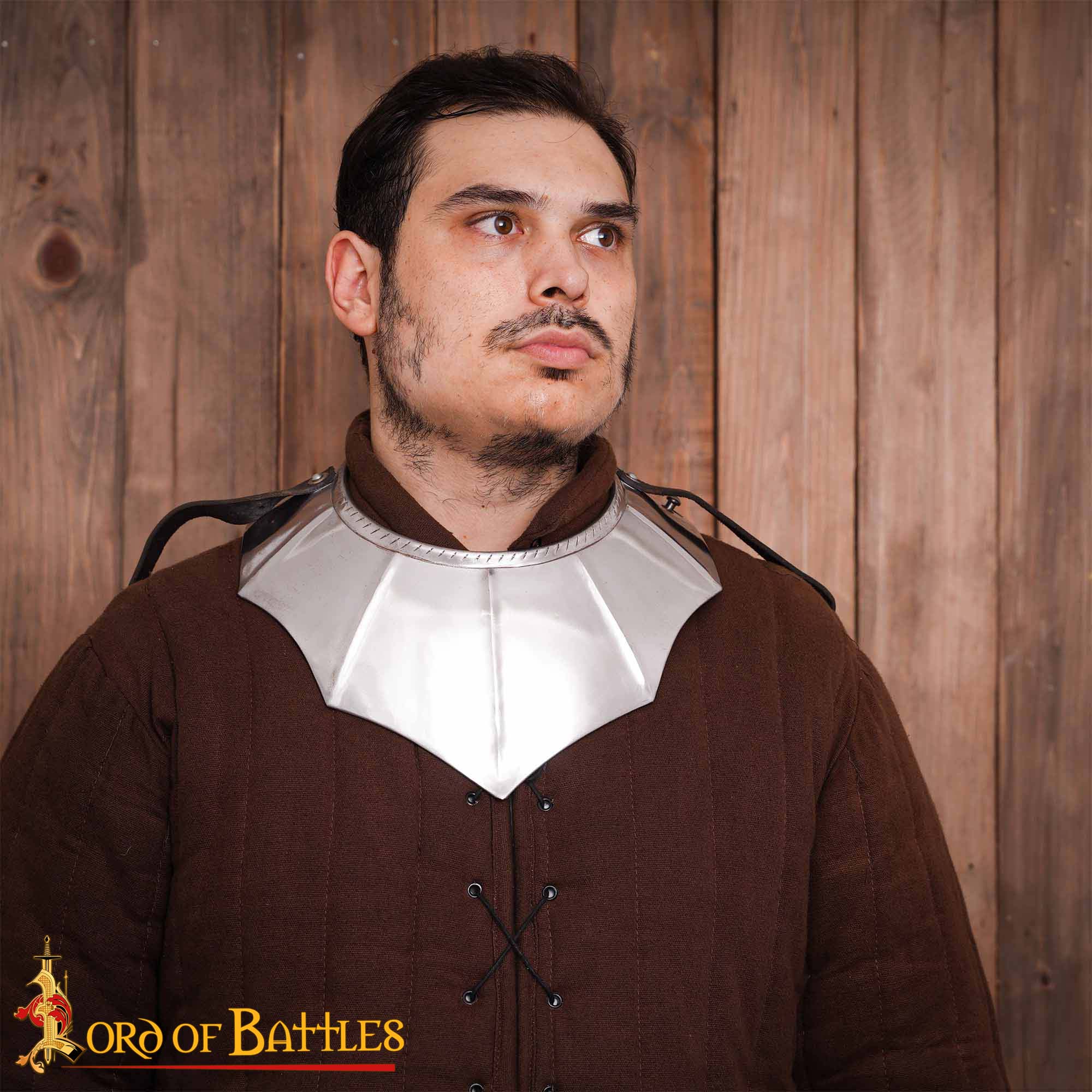 Gorget Caballero Gótico con Bordes Estriados y Diseño de Cuerda Calibre 16 - Imagen 1