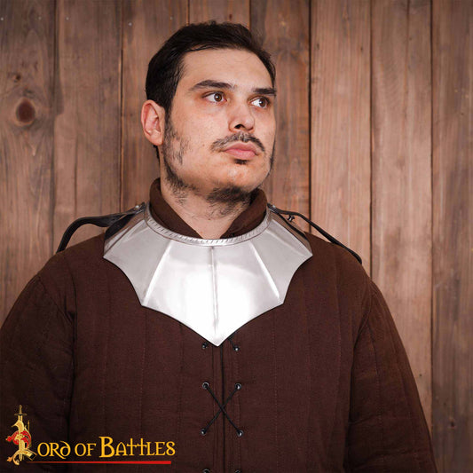 Gorget Caballero Gótico con Bordes Estriados y Diseño de Cuerda Calibre 16 - Imagen 1