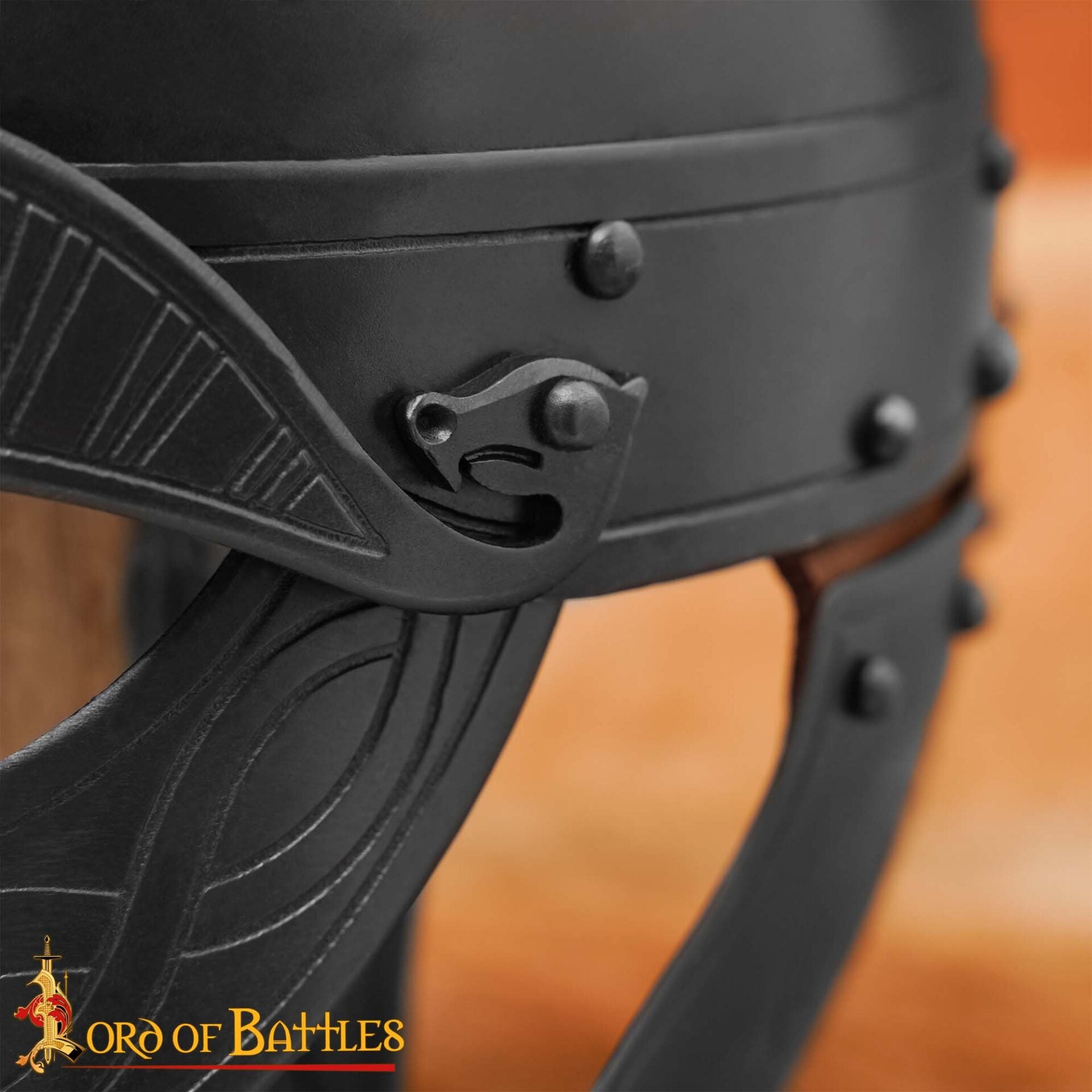 Casco de Acero Ennegrecido Inspirado en Viking Vendel con Forro Acolchado Calibre 16 - Imagen 6