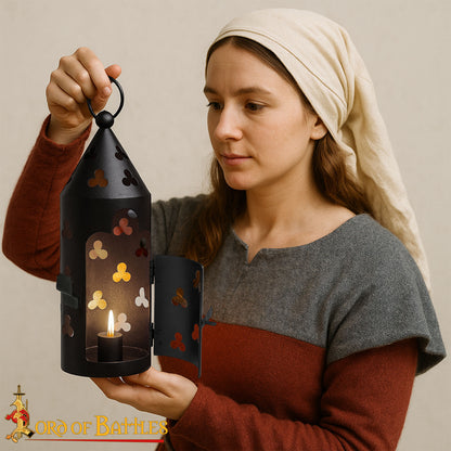 Farol Medieval de Hierro para Velas con Recortes de Trébol y Asa Anular - Imagen 2