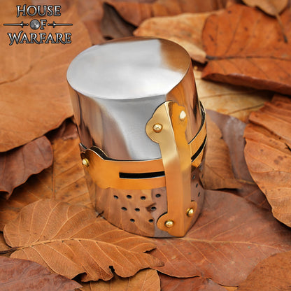 Casco de Caballero Hecho a Mano de Crusader Miniatures - Imagen 1