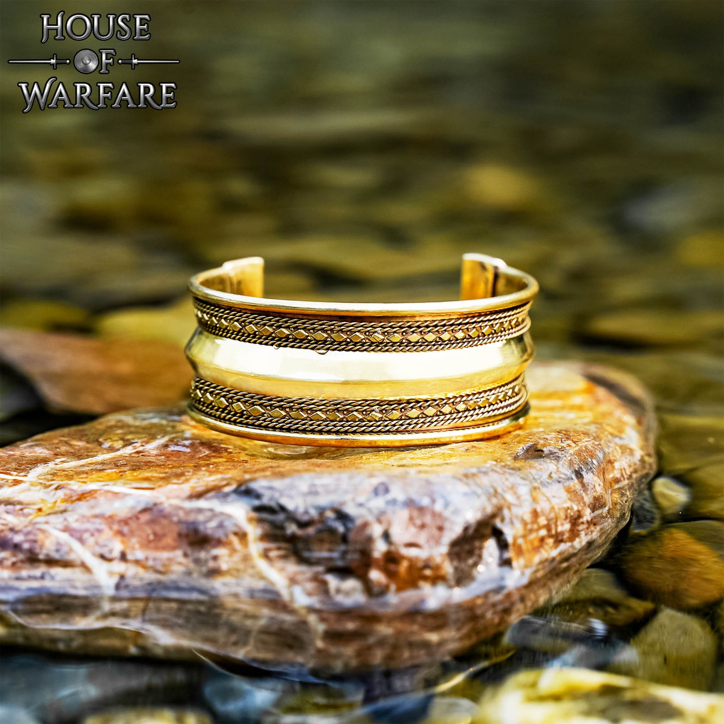 Pulsera Medieval de Latón - Brazalete Ancho Hecho a Mano con Bordes Decorativos Ornamentados - Imagen 7