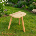 Taburete Medieval Artesanal de Madera de Fresno de Tres Patas - Imagen 1