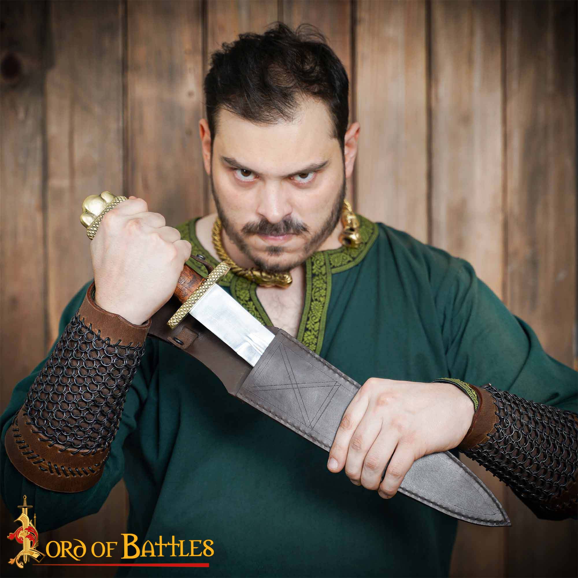 Daga Vikinga con Penacho Trilobulado de Latón Macizo Puro - Imagen 1