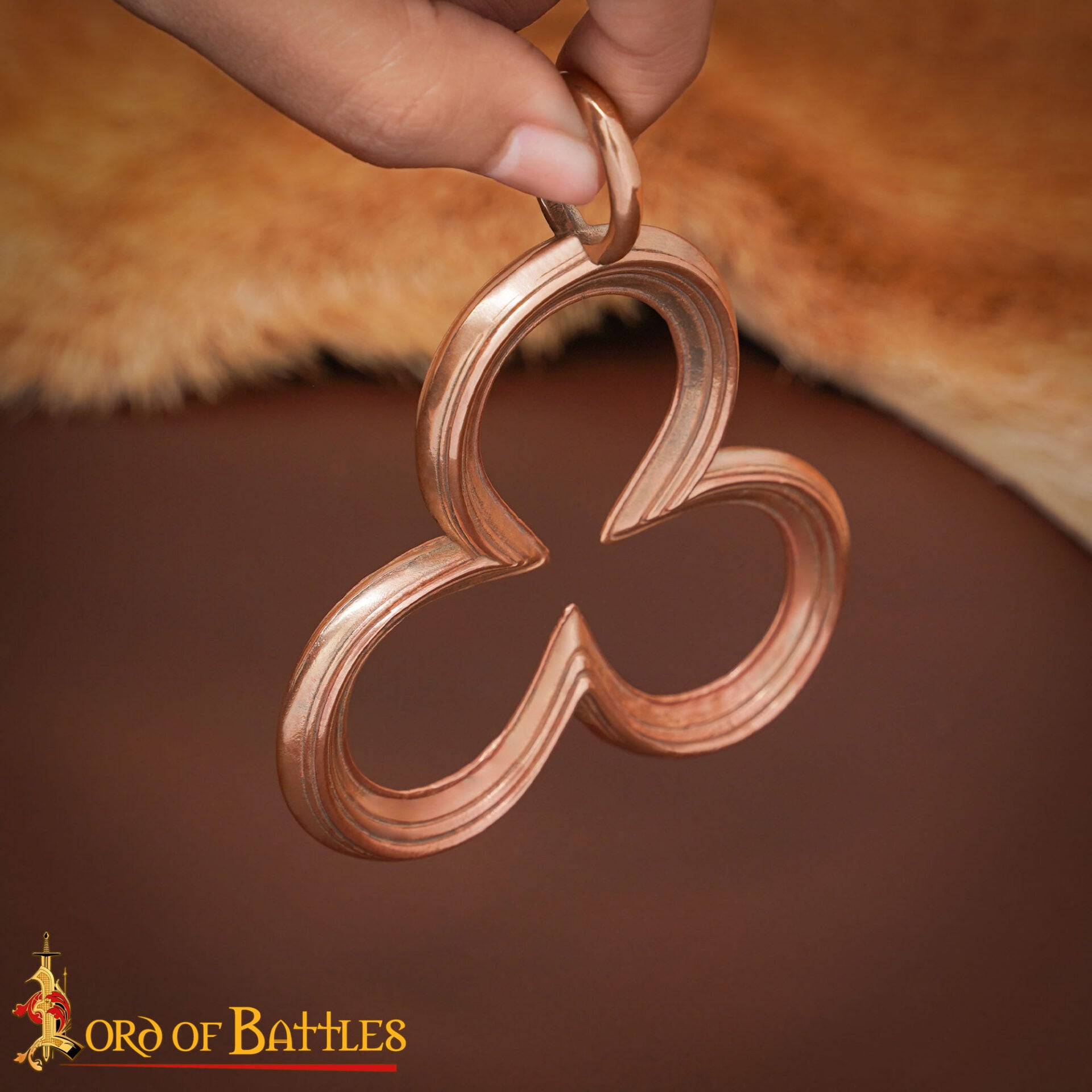 Colgante Medieval Trébol - Amuleto de Bronce Fundido con Diseño de Trébol | Joyería Fundida a la Cera Perdida - Imagen 1