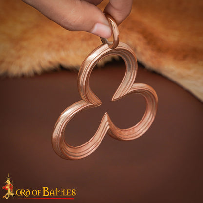 Colgante Medieval Trébol - Amuleto de Bronce Fundido con Diseño de Trébol | Joyería Fundida a la Cera Perdida - Imagen 1