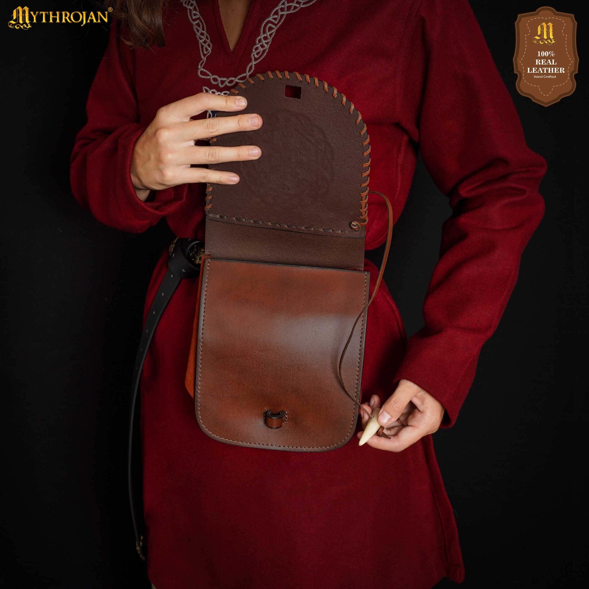 Riñonera de Cuero del Guerrero del Norte con Repujado del Yelmo del Pavor y Cierre Basculante de Hueso, Funda Larp Vikinga - Imagen 6