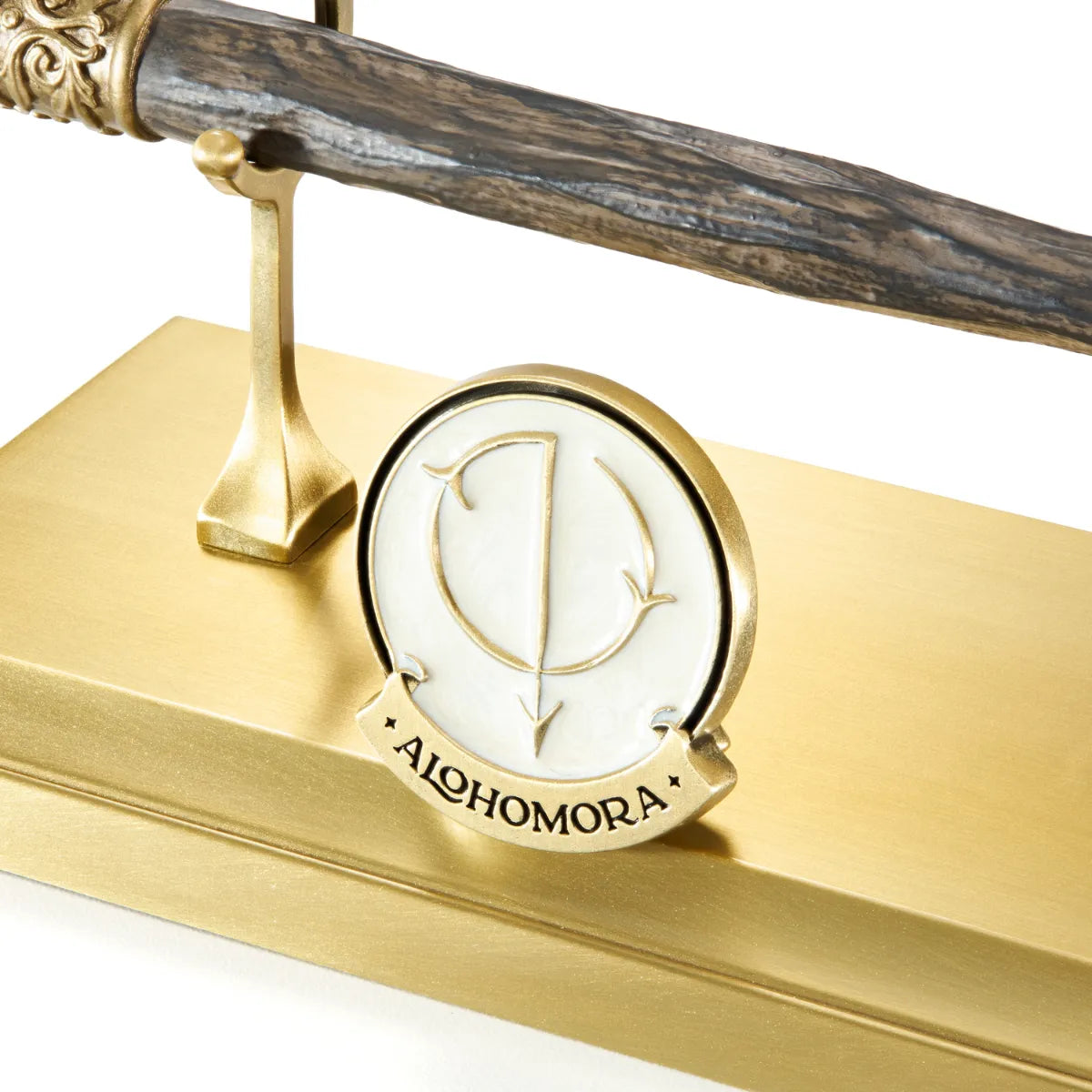 Imagen de Varita Oficial Harry Potter Celebration 2026 - Alohomora parte de nuestra colección en Espadas y Más, sitio oficial.