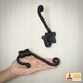 Ganchos de Pared Rústicos de Hierro Forjado a Mano: Ideal para Ambientes Victorianos, Coloniales, Retro, Steampunk, Góticos y Barrocos (11x12) Cm - Imagen 1