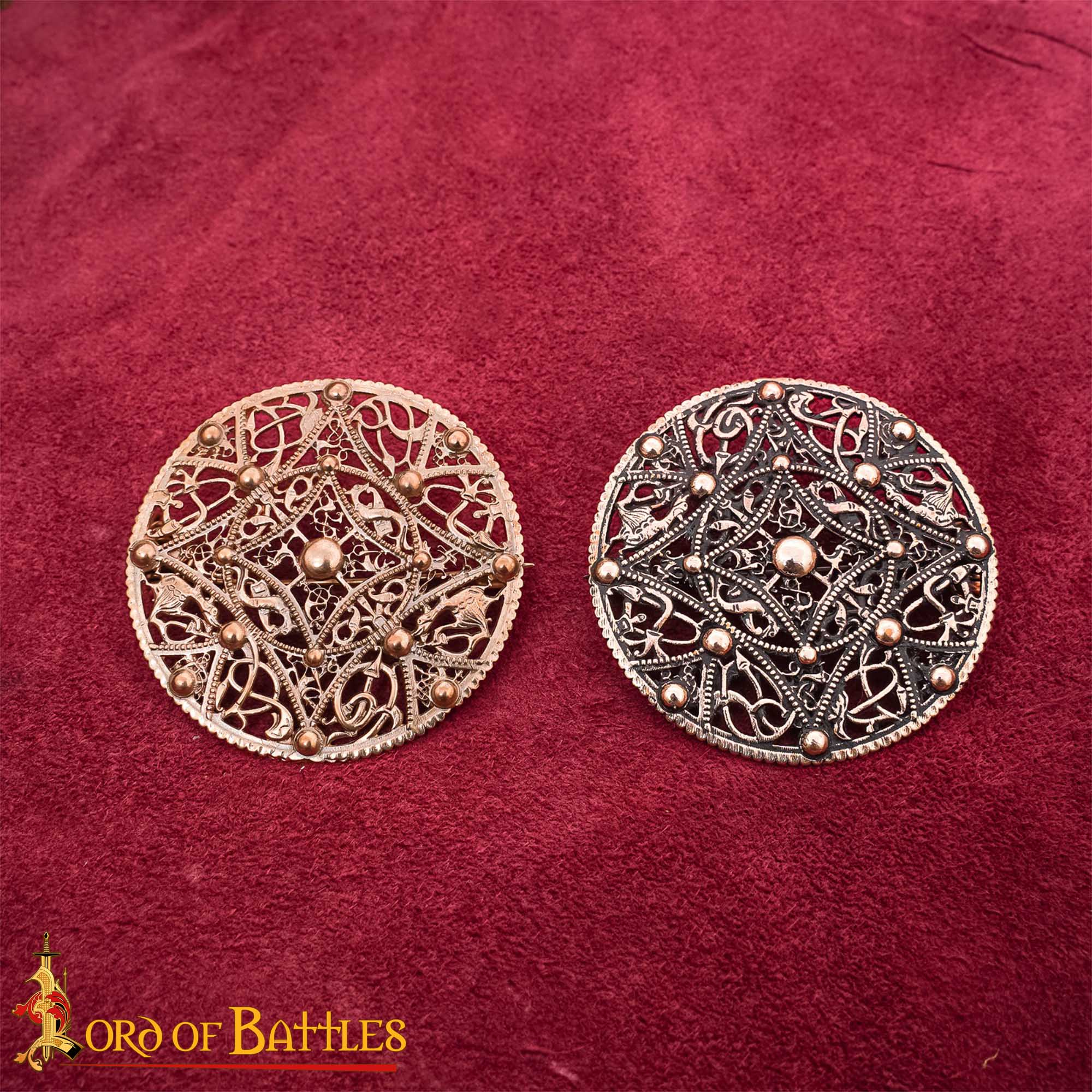 Broche de Disco Redondo de Bronce Vikingo - Patrón de Filigrana Estilo Nórdico del Siglo X - Imagen 17