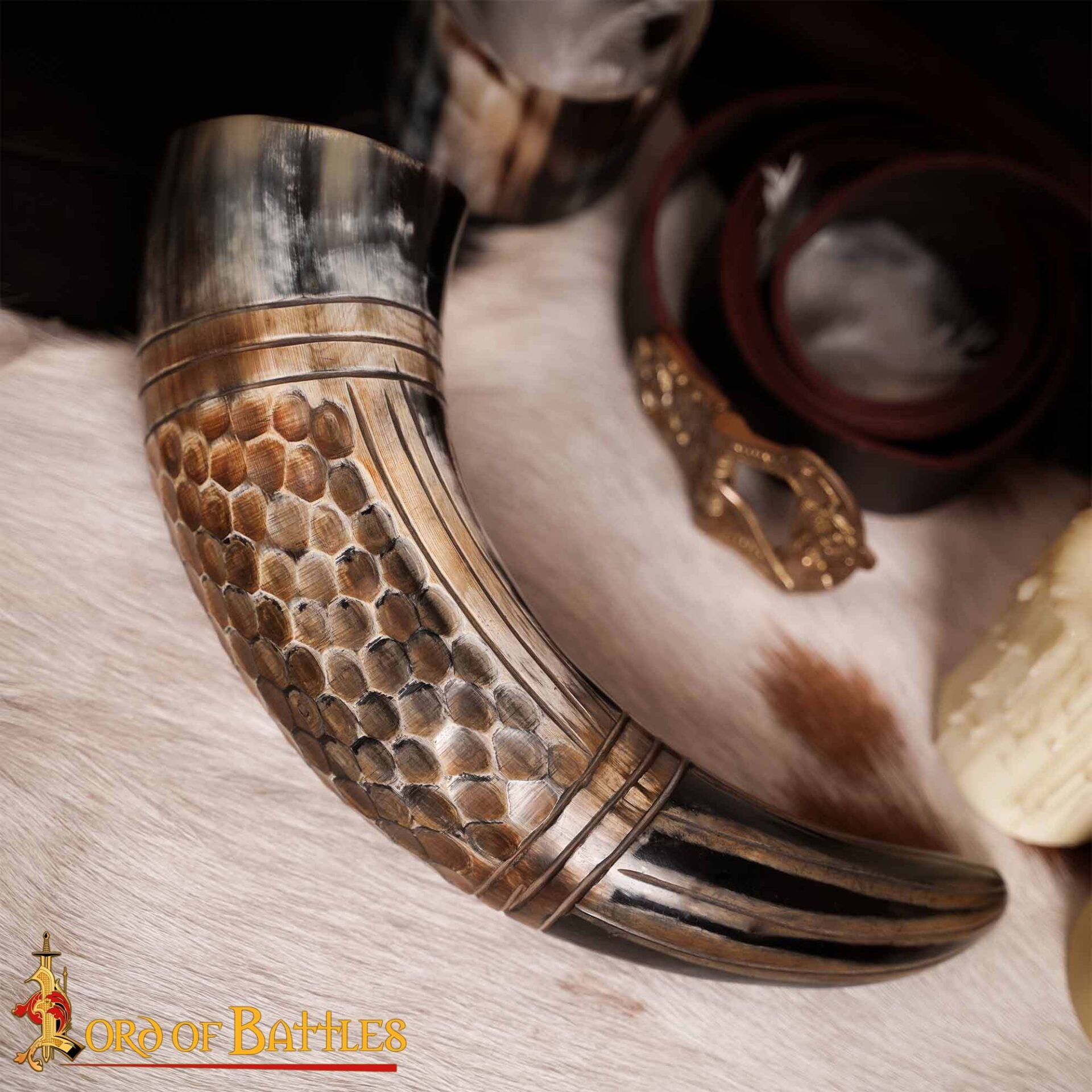 Cuerno para Beber Vikingo con Grabado en Forma de Panal, Cuerno de Buey Natural Hecho a Mano (500-600 Ml) - Imagen 1