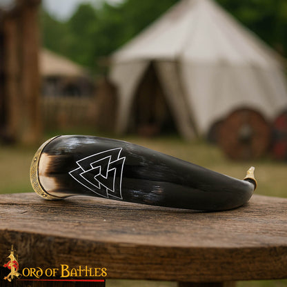 Cuerno para Beber Vikingo con Grabado Valknut - Cuerno de Buey Natural Pulido con Borde y Punta de Latón - Imagen 5