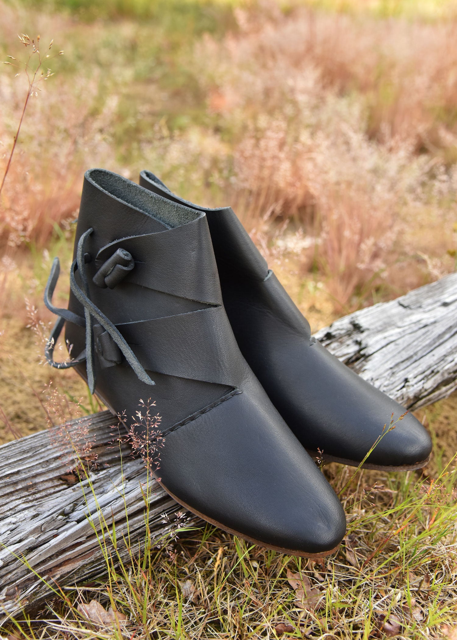 Imagen de Zapatos vikingos medievales de Jorvik, negros ULF-FW-14 parte de nuestra colección en Espadas y más, sitio oficial.