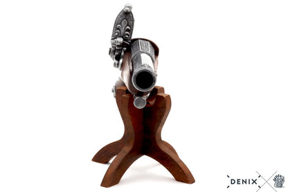 Imagen de réplica de una pistola pirata de chispa del S. XVIII.  no funcional parte de nuestra colección en Espadas y más, sitio oficial.