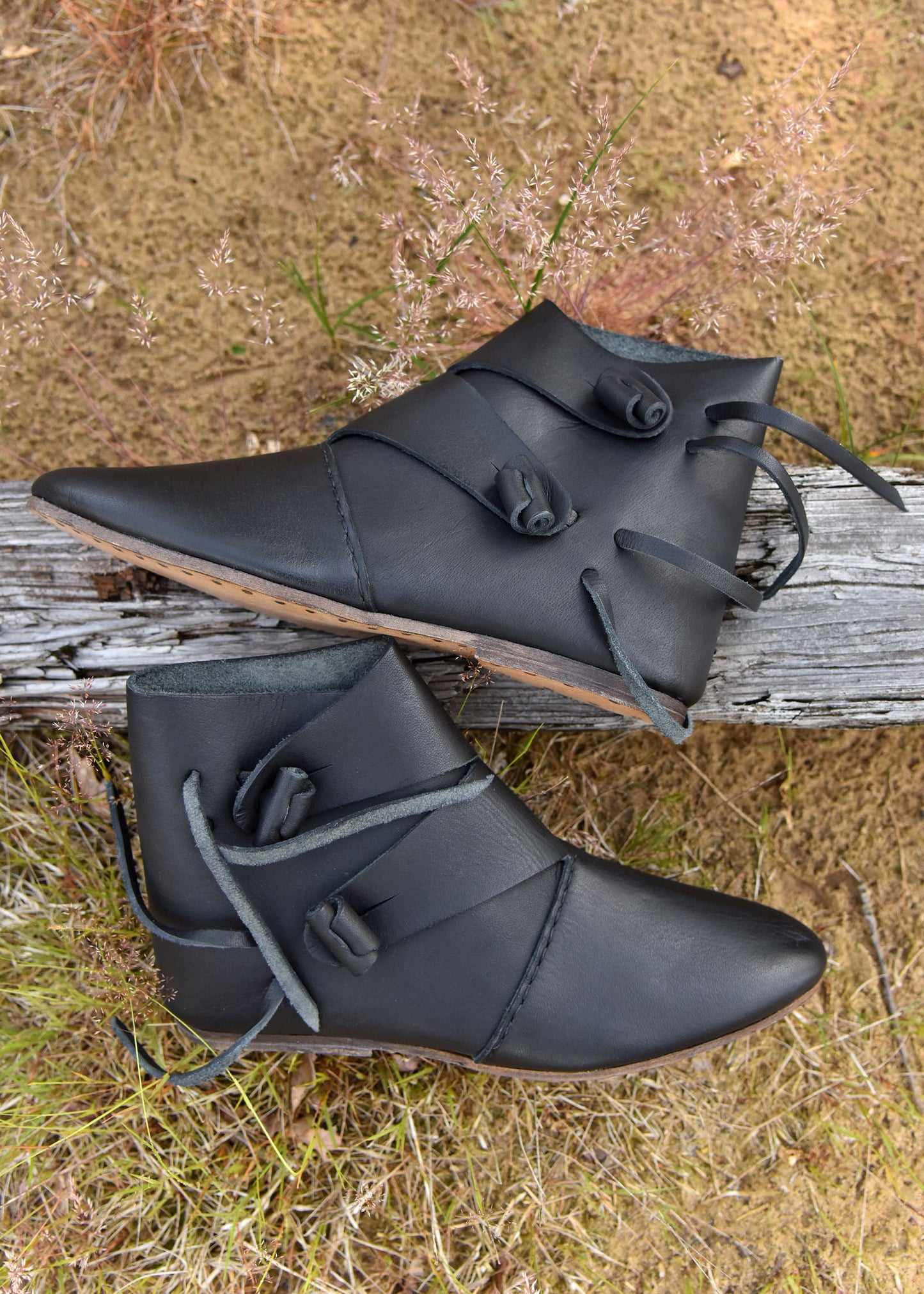 Imagen de Zapatos vikingos medievales de Jorvik, negros ULF-FW-14 parte de nuestra colección en Espadas y más, sitio oficial.