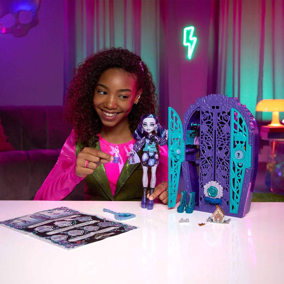 Imagen de Muñeca Twyla Skulltimate Secrets Midnight Garden Monster High parte de nuestra colección en Espadas y más, sitio oficial.