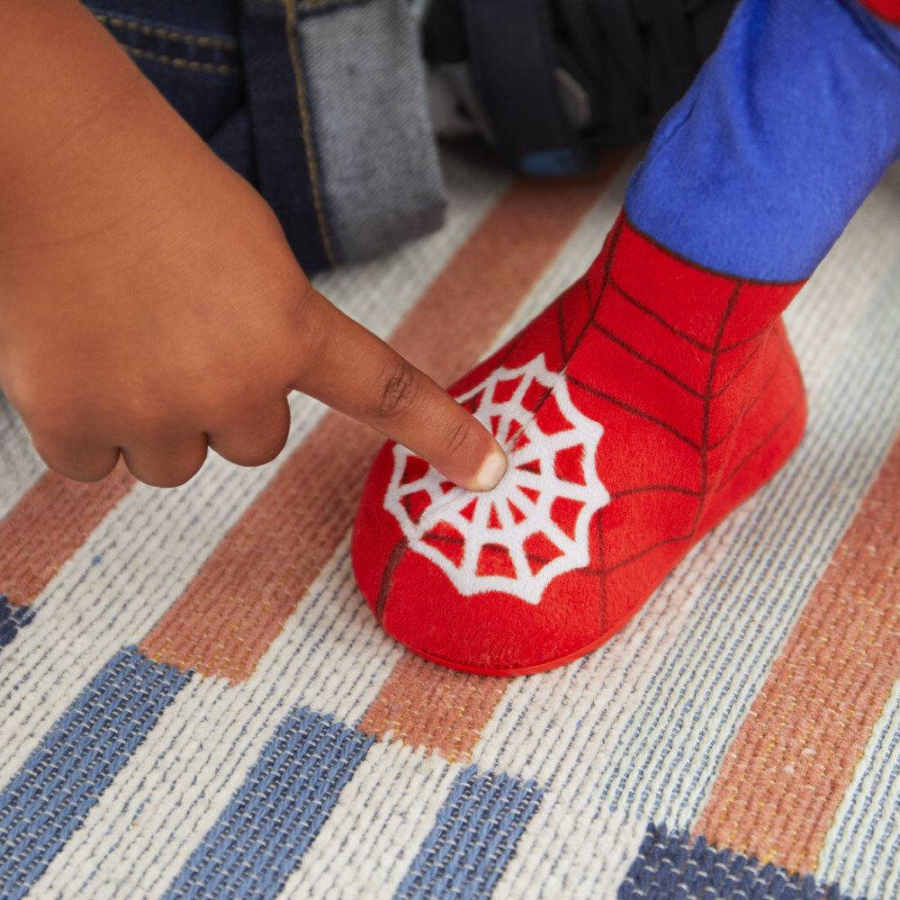 Imagen de Muñeco Peluche Spidey Baila Y Gatea Spidey And His Amazing Friends Marvel parte de nuestra colección en Espadas y más, sitio oficial.