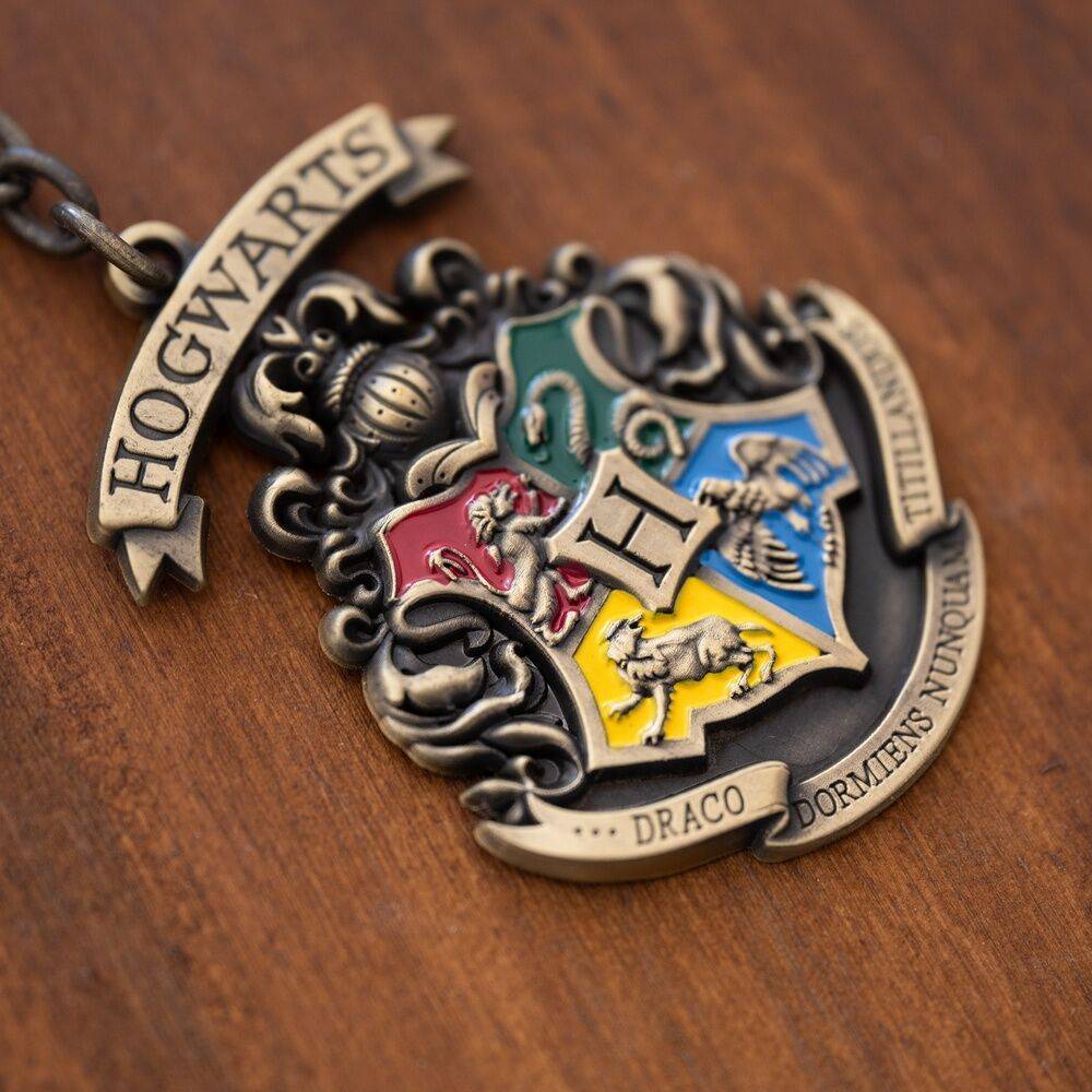 Imagen de Llavero Hogwarts Harry Potter parte de nuestra colección en Espadas y más, sitio oficial.